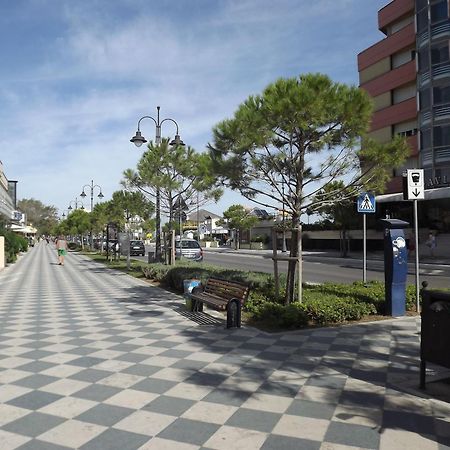 Hotel Atmosfere Beach Чезенатіко Екстер'єр фото