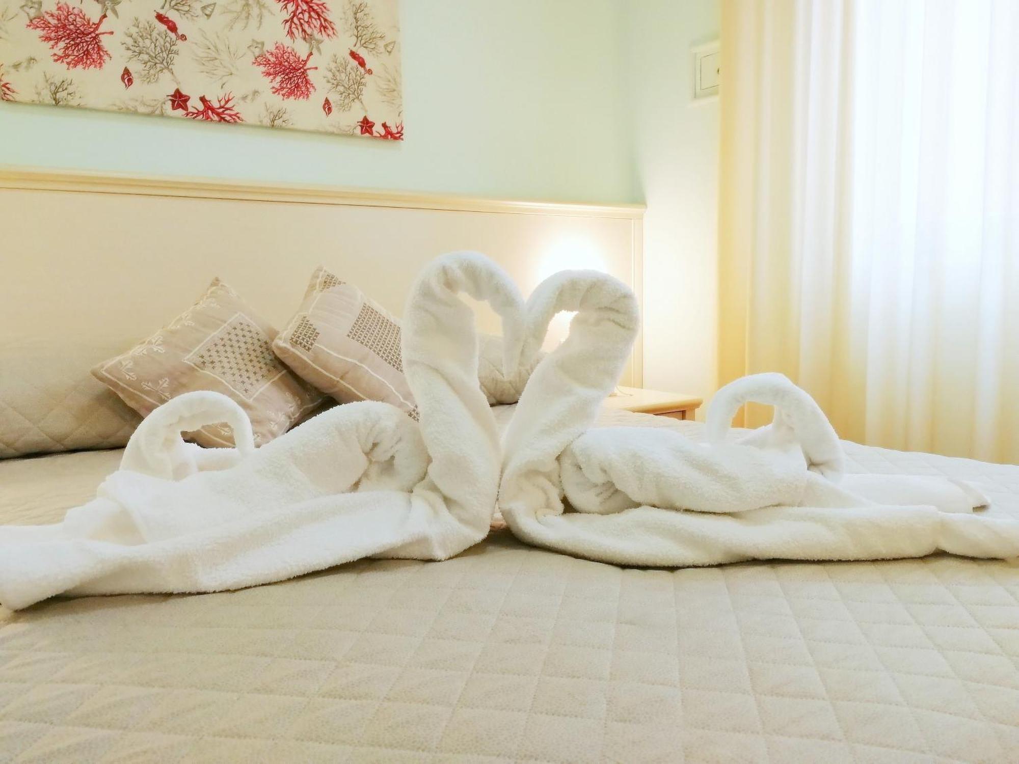 Hotel Atmosfere Beach Чезенатіко Екстер'єр фото